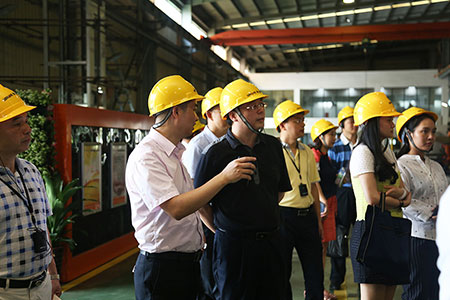 Qian Yongcheng, deputy director of the Provincial Administration for Industry and Commerce, led a